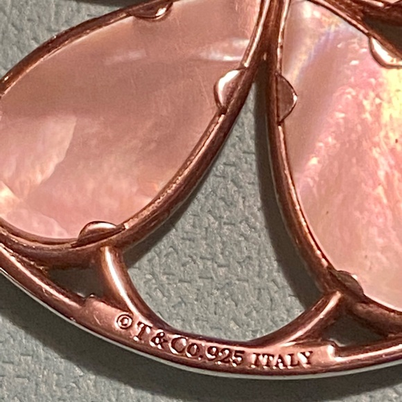 Tiffany & Co - Mother of Pearl silver Pendant with a 30 inch Oval link chain - Picture 3 of 12